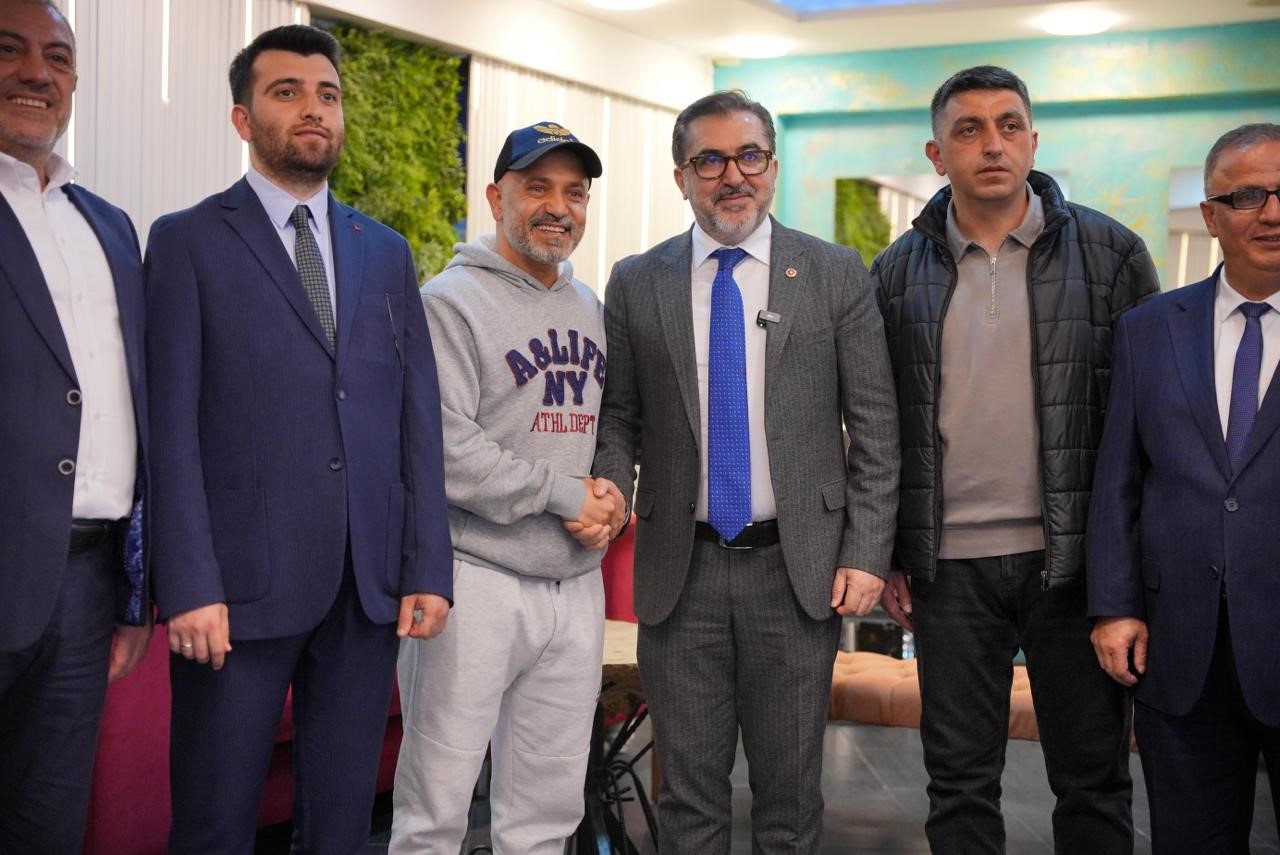 AK Parti İstanbul Milletvekilleri, cuma günleri sahaya inerek vatandaşlarla buluşuyor 6 ak parti istanbul milletvekilleri cuma gunleri sahaya inerek vatandaslarla bulusuyor 2 PHFqV89l