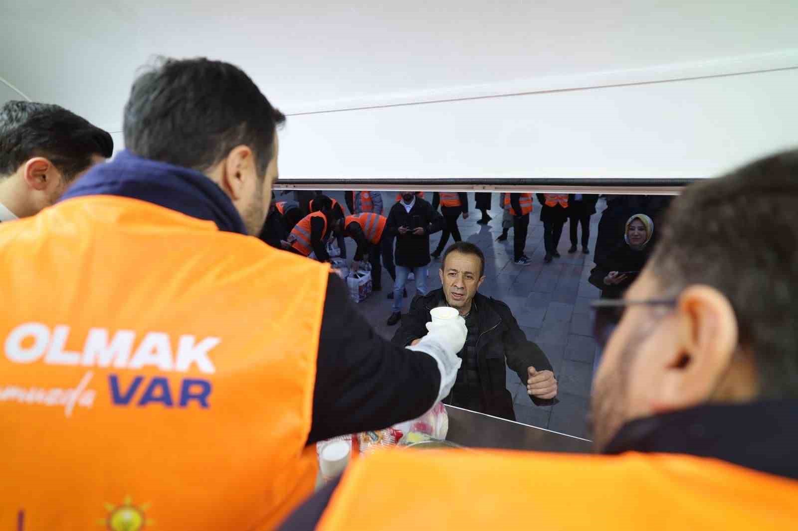 ak parti istanbuldan her gun on binlerce kisiye corba ikrami 2 5rAXHbUV