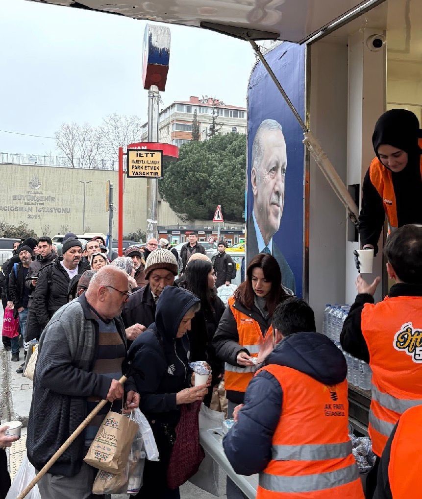 ak parti istanbuldan her gun on binlerce kisiye corba ikrami 3 eP8urniH