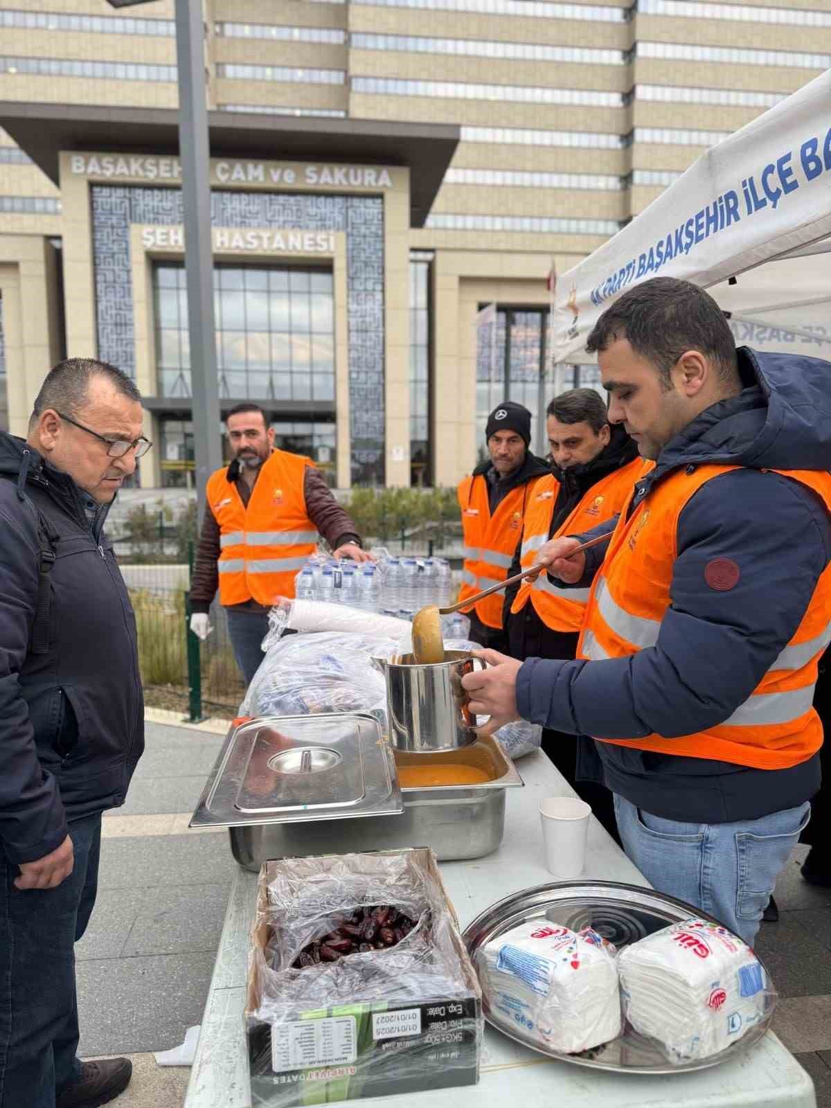 ak parti istanbuldan her gun on binlerce kisiye corba ikrami 4 hpvggsSE