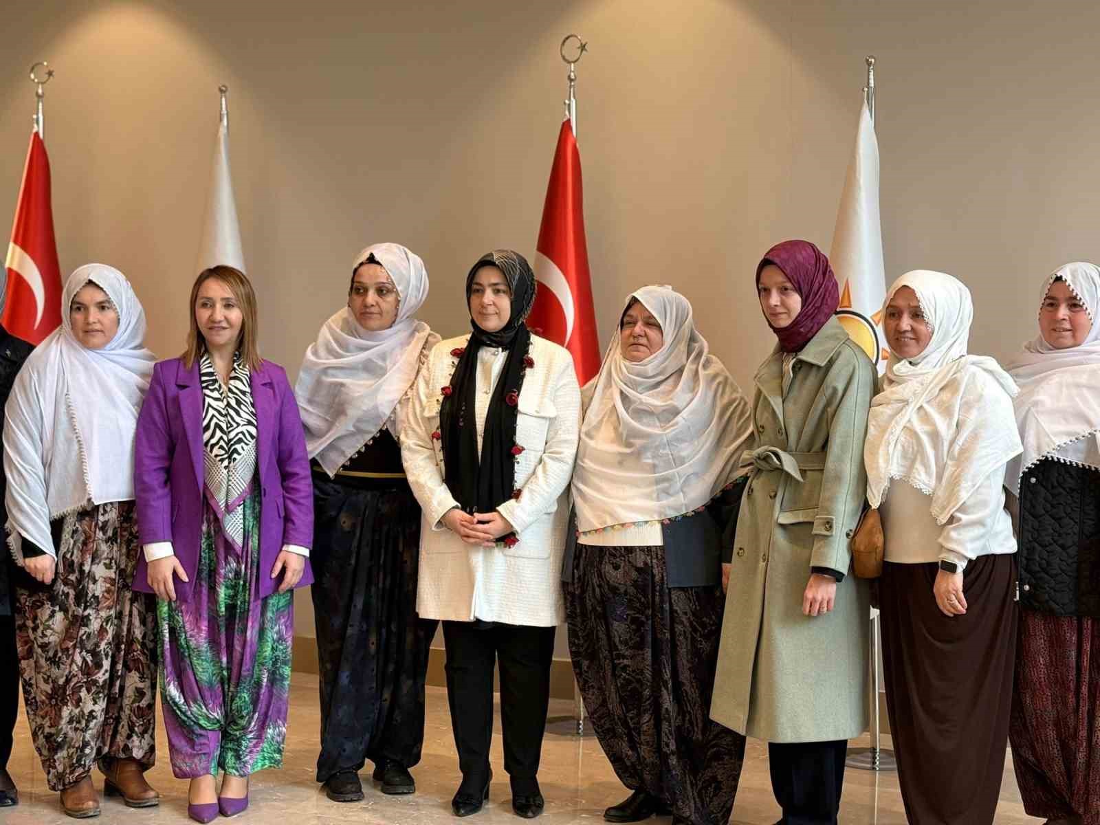 ak parti kadin kollari baskani ercan zeynep gunese yapilan dupeduz kadina yonelik zihinsel siddettir WLitm62H