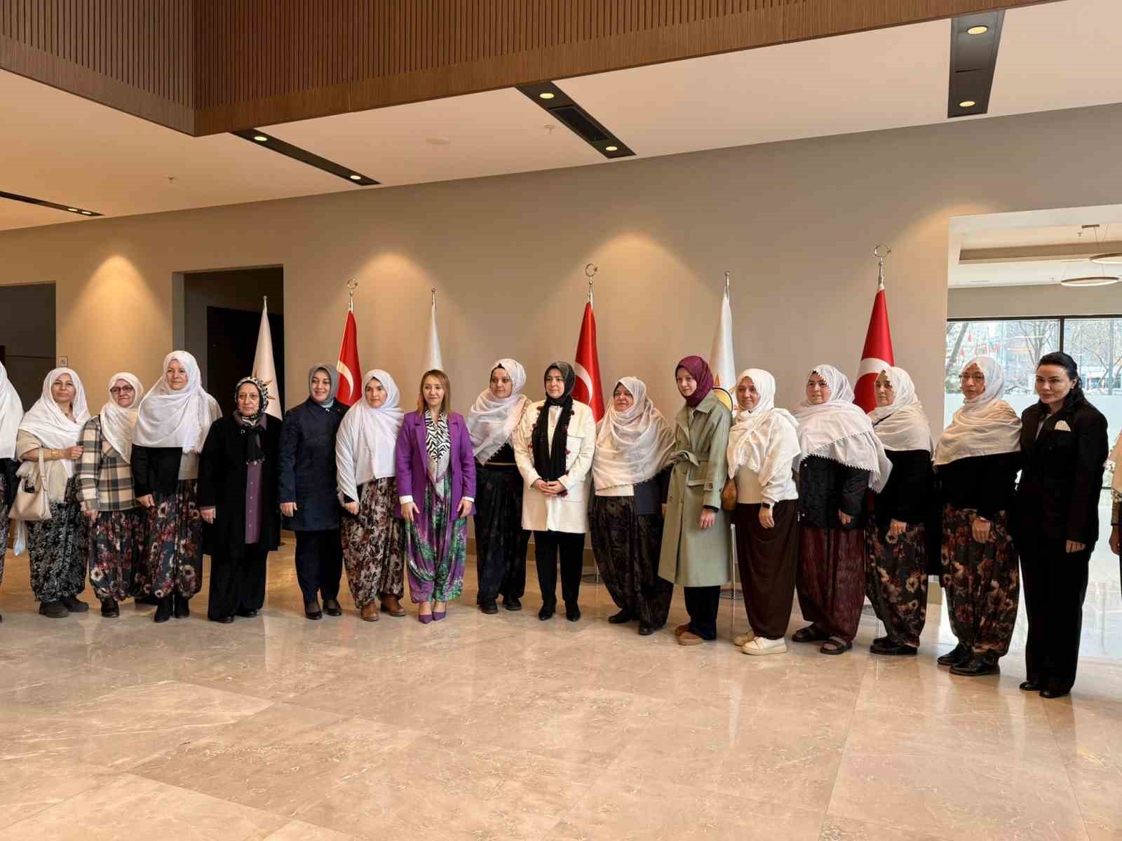 ak parti kadin kollari baskani ercan zeynep gunese yapilan dupeduz kadina yonelik zihinsel siddettir bXNLzs8b