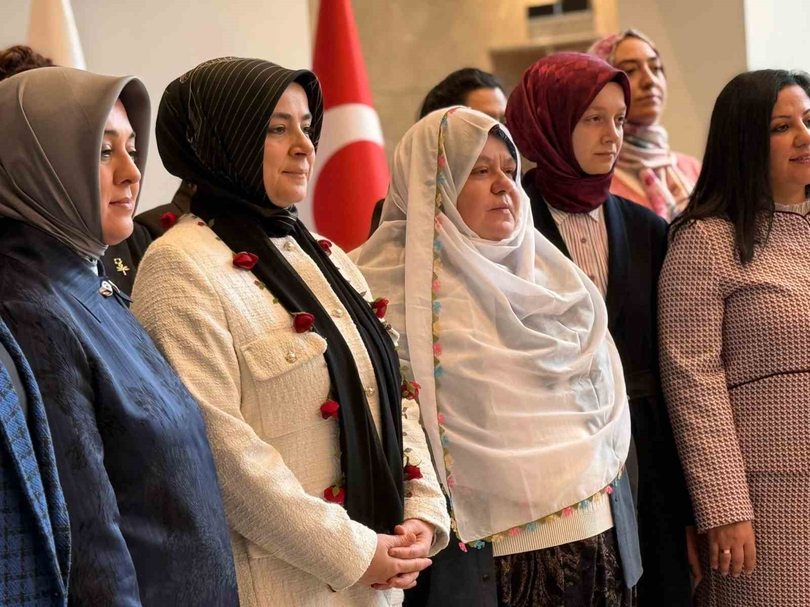 ak parti kadin kollari baskani ercan zeynep gunese yapilan dupeduz kadina yonelik zihinsel siddettir vVrNOgKN