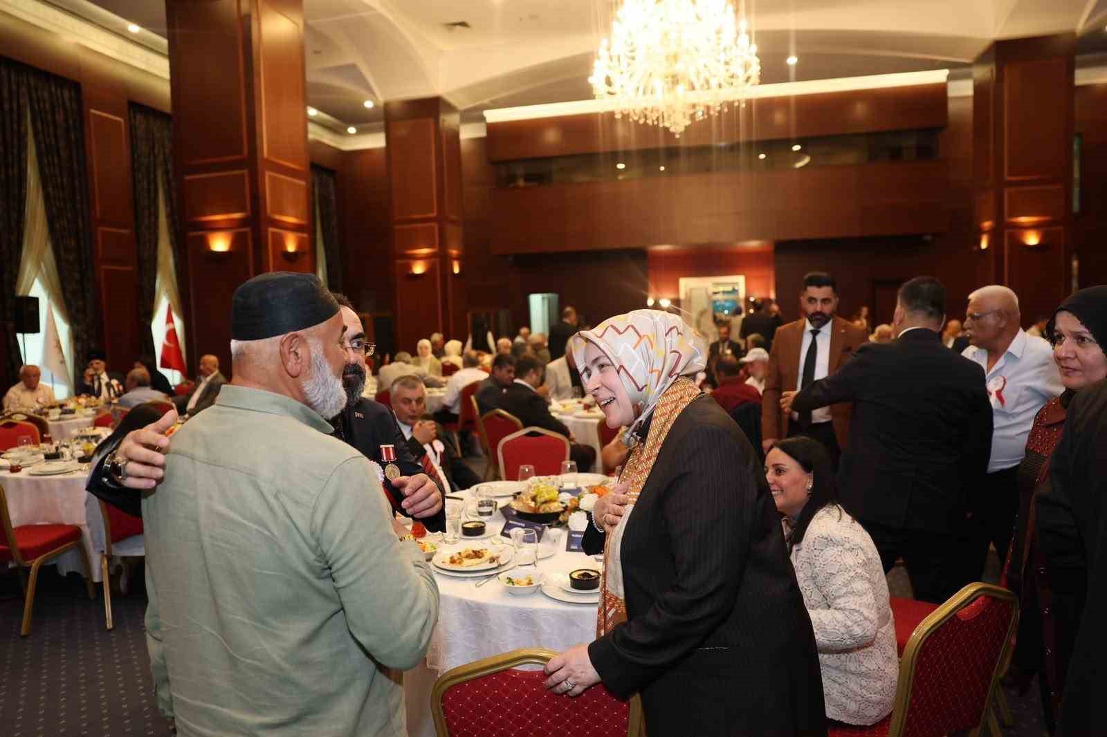 ak parti kadin kollarindan anlamli babalar gunu programi sehit babalari ve gaziler agirlandi 3 jfgjI6et