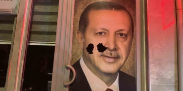 ak-parti-marmara-ilce-binasina-tasli-saldiri-9yPPyAqK.jpg