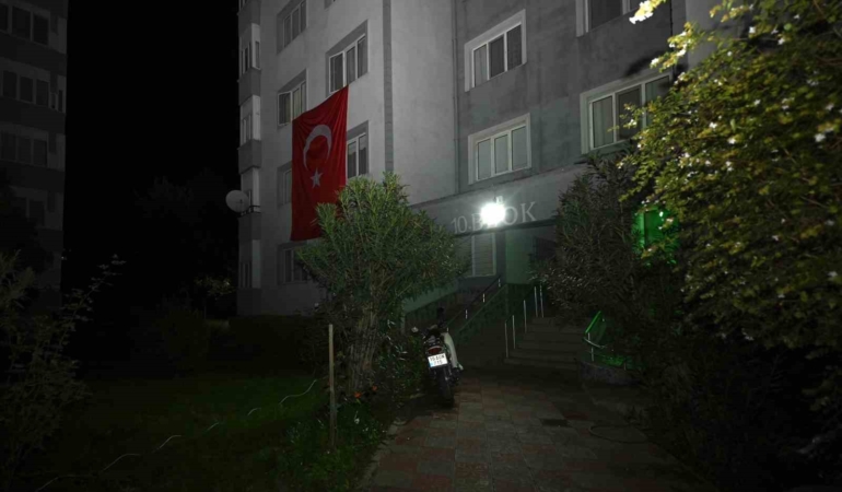 ak-parti-sehit-ailesini-ziyaret-etti-bgBErrvf.jpg
