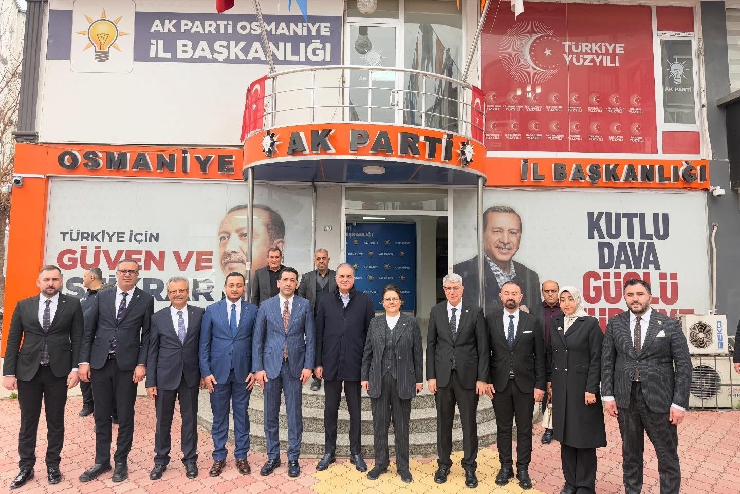 ak parti sozcusu celik nasil ki deas araplarin temsilcisi degilse oradaki teror orgutu pkk 5ymDd7gr