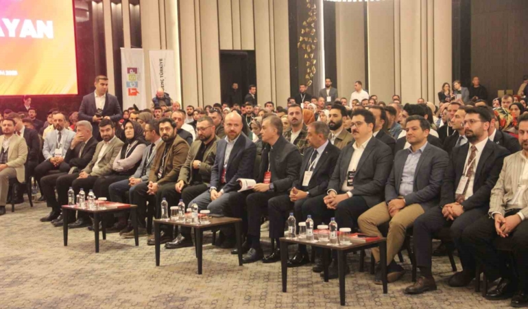 ak-parti-sozcusu-omer-celik-ve-bilal-erdogan-sanliurfada-genclerle-bulustu-QU8Gsp3t.jpg