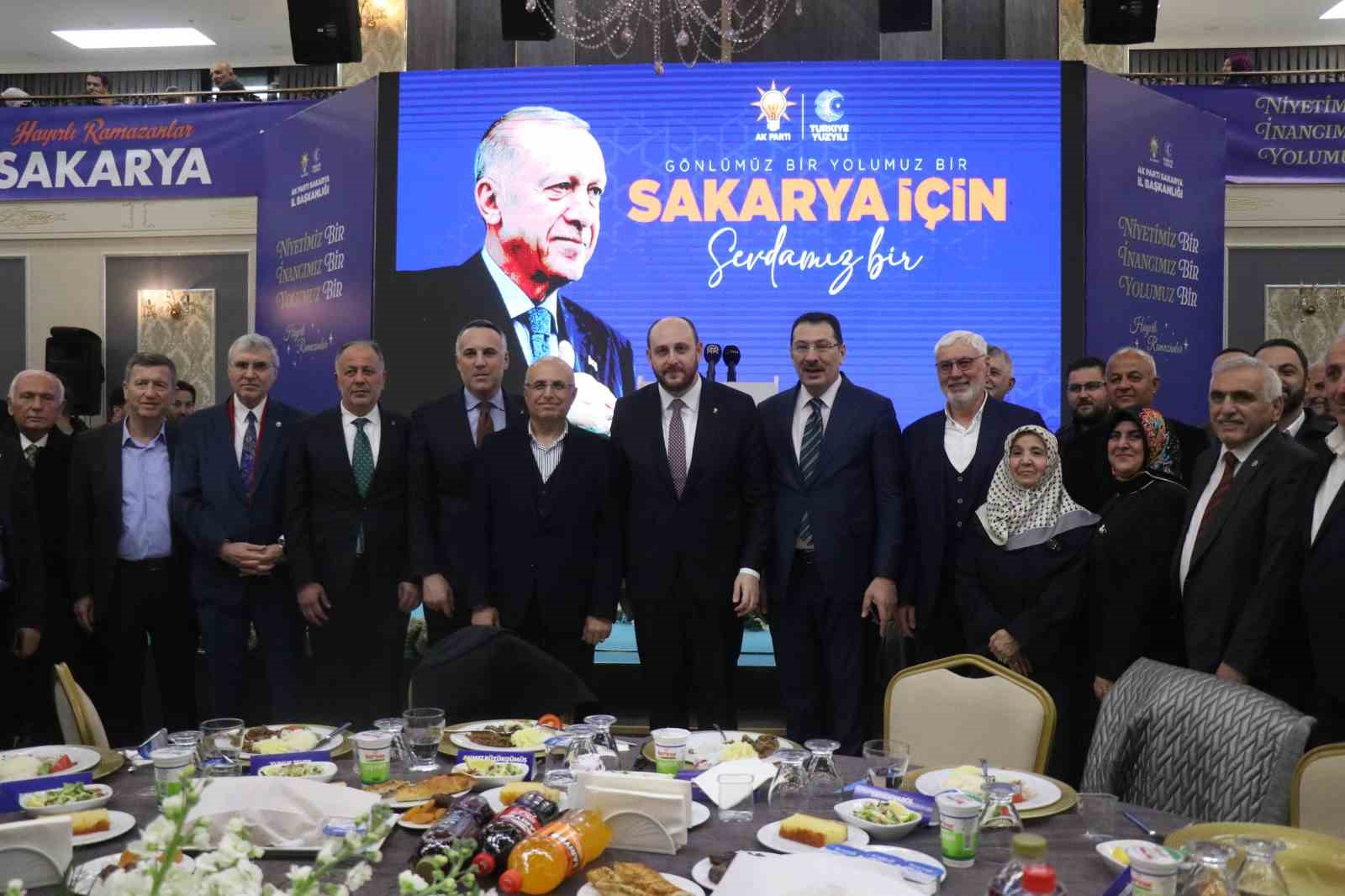 ak parti teskilati sakaryada iftar sofrasinda bir araya geldi 3 PEpDnI9V