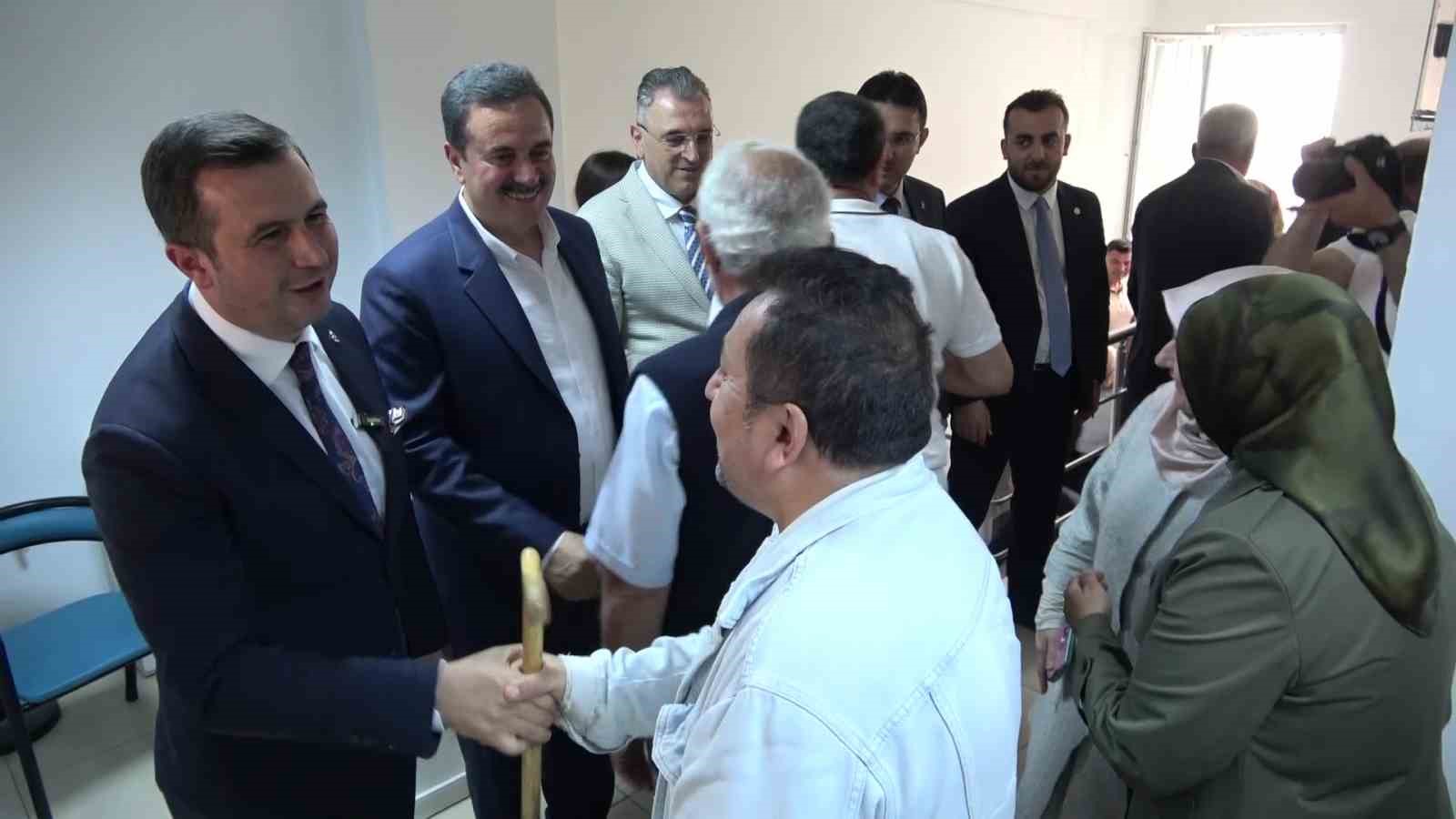 AK Parti üyesi emekli banka müdürü milletvekillerine seslendi: "Emekliye zam bizi yüzde 70’e götürür" 7 ak parti uyesi emekli banka muduru milletvekillerine seslendi emekliye zam bizi yuzde 70e goturur 1D9TujZK