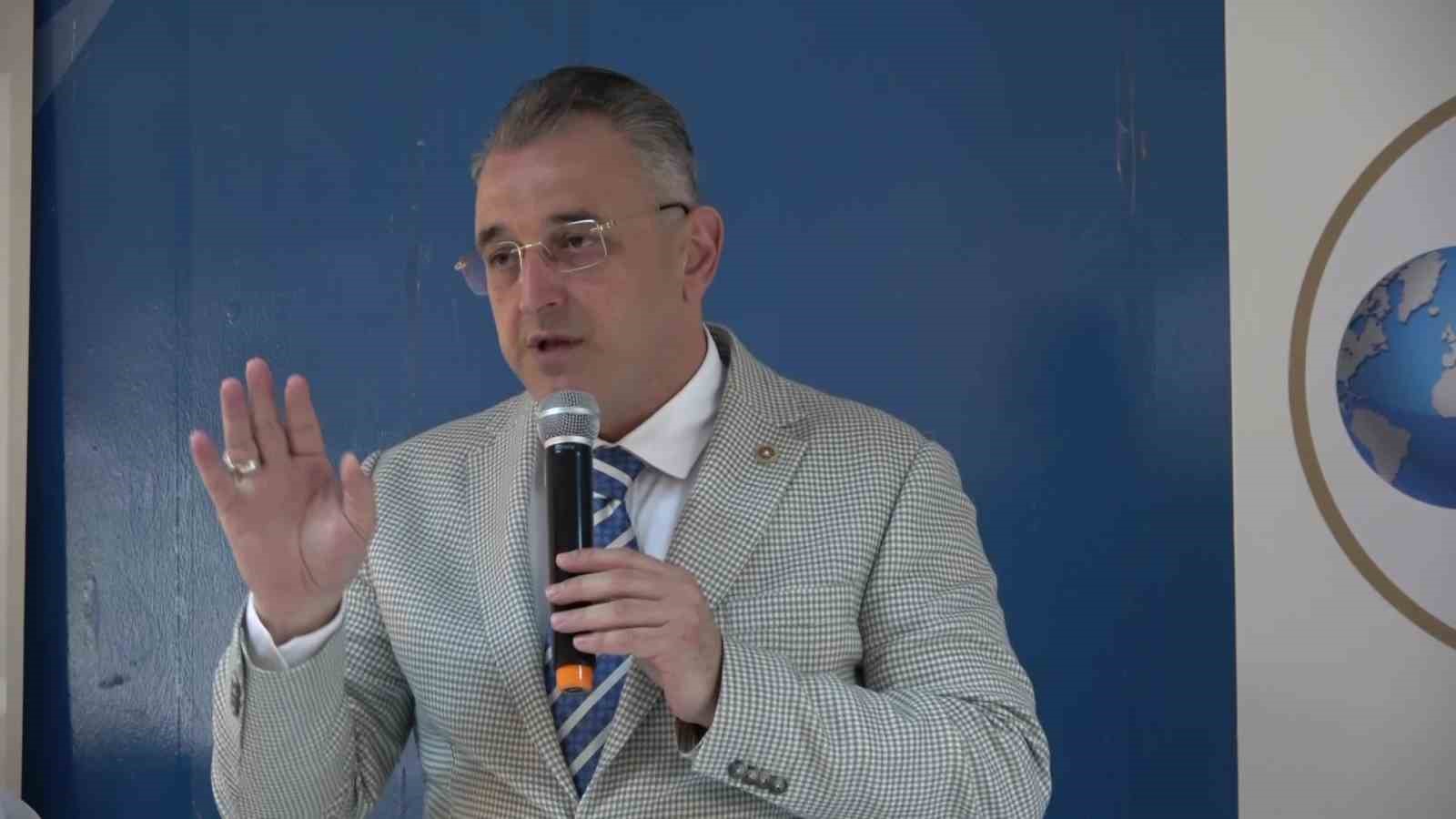 AK Parti üyesi emekli banka müdürü milletvekillerine seslendi: "Emekliye zam bizi yüzde 70’e götürür" 8 ak parti uyesi emekli banka muduru milletvekillerine seslendi emekliye zam bizi yuzde 70e goturur