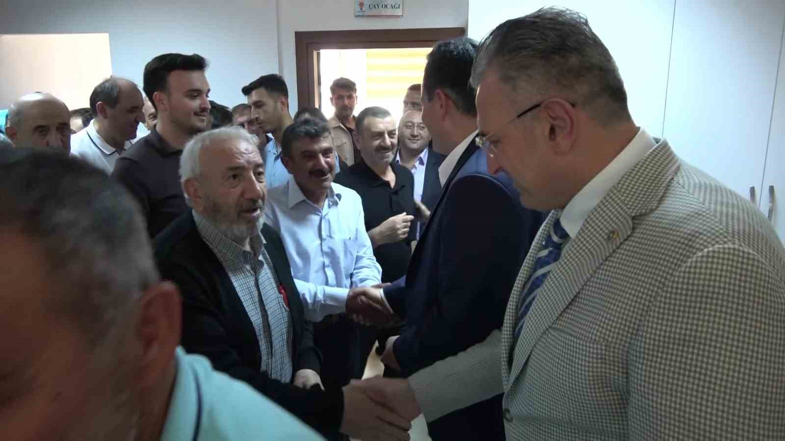 AK Parti üyesi emekli banka müdürü milletvekillerine seslendi: "Emekliye zam bizi yüzde 70’e götürür" 4 ak parti uyesi emekli banka muduru milletvekillerine seslendi emekliye zam bizi yuzde 70e goturur nDUP6s9C