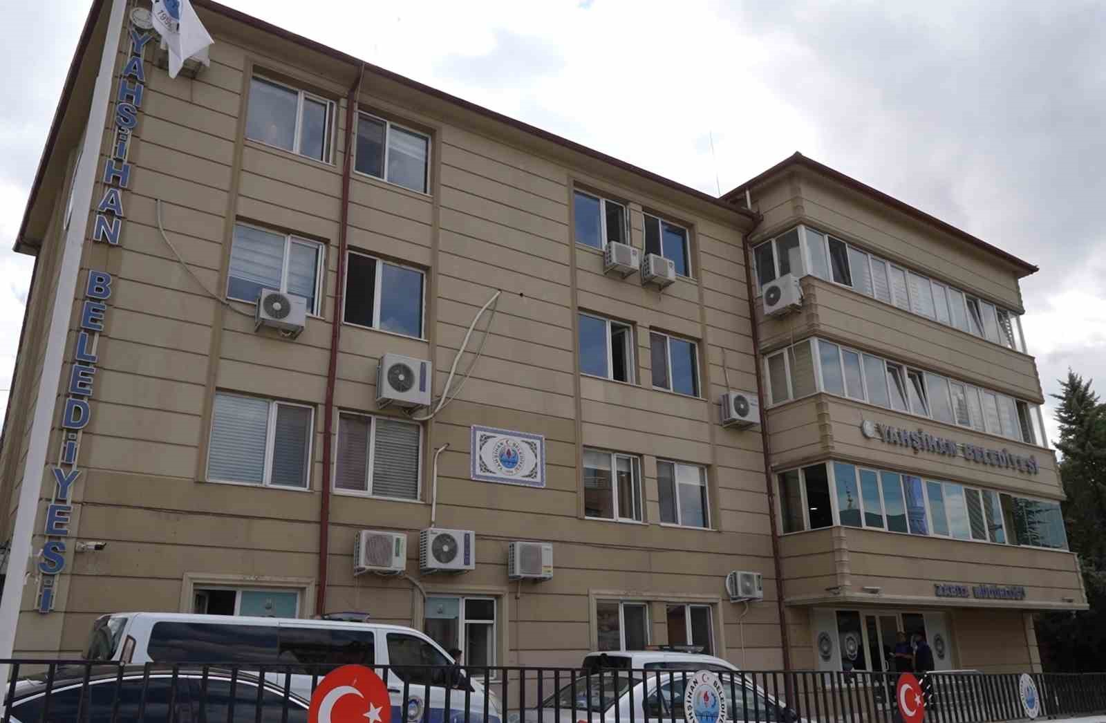 AK Parti, Yahşihan Belediye Başkan Vekili Demirdirek’i "ihraç" talebiyle disiplin kuruluna sevk etti 6 ak parti yahsihan belediye baskan vekili demirdireki ihrac talebiyle disiplin kuruluna sevk etti 2 ESmfAFuU