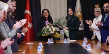 ak-partide-devir-teslim-nilhan-ayan-goreve-basladi-LiyMmgKk.jpg