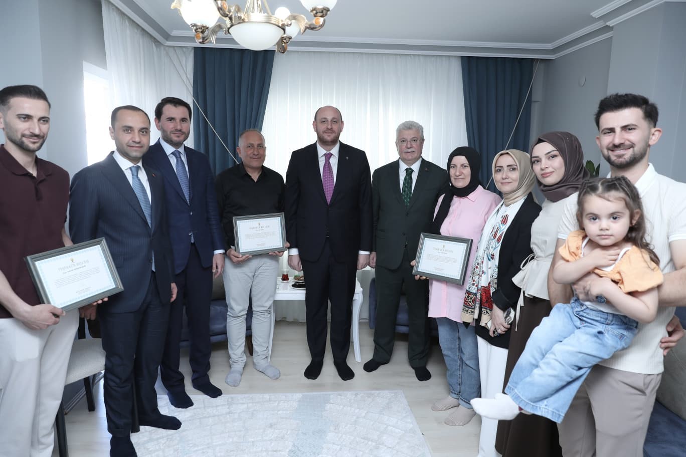 AK Parti’den 11,5 milyon üyesine Cumhurbaşkanı Erdoğan imzalı teşekkür belgesi 6 ak partiden 115 milyon uyesine cumhurbaskani erdogan imzali tesekkur belgesi 2 SHdpGwZN