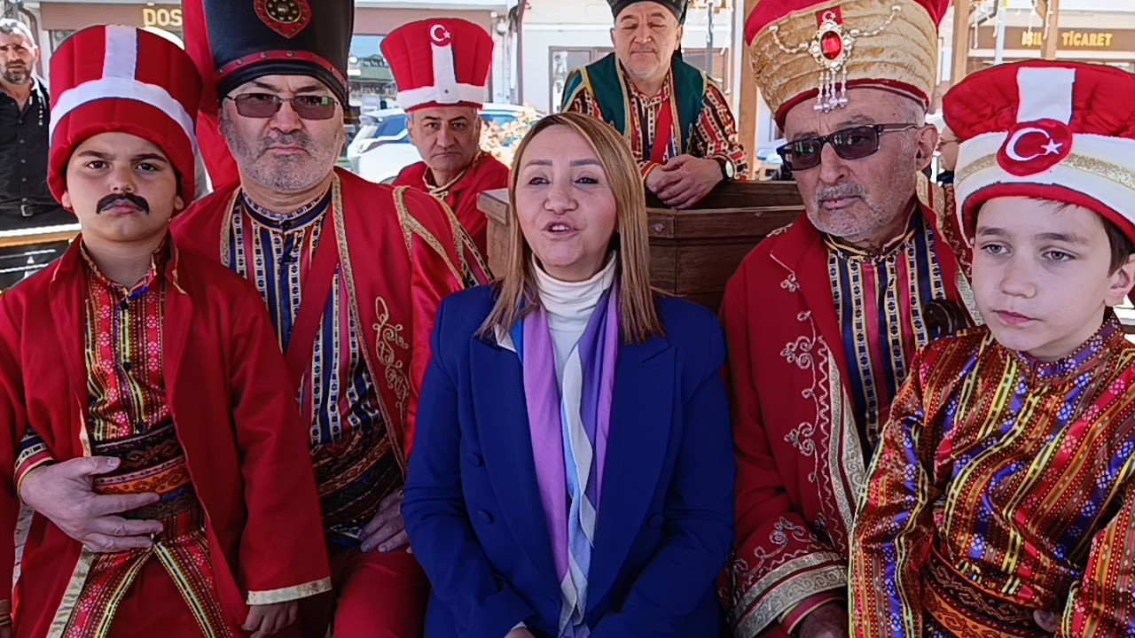 ak partili belediyeden chpli vekillere mehterli gonderme 2 37CN1tuH