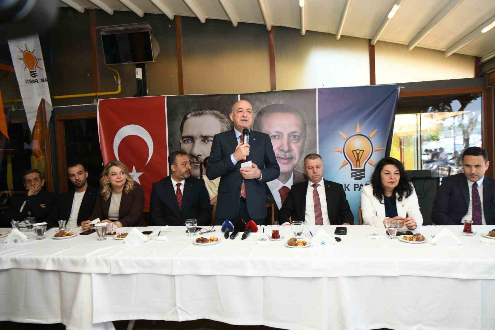 ak partili gider cumhuriyet halk partisi ataturkten ayrildigi gunden beri kavgayla gurultuyle hirsizlikla yolsuzlukla 621H1ehe