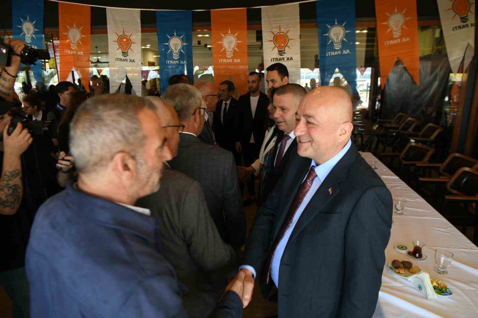 ak partili gider cumhuriyet halk partisi ataturkten ayrildigi gunden beri kavgayla gurultuyle hirsizlikla yolsuzlukla l3c1YI5u