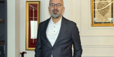 ak-partili-yildizdan-izmir-sehir-tiyatrolari-elestirisi-bir-oyuna-4-milyon-lirayi-asan-harcama-qEk46APg.jpg