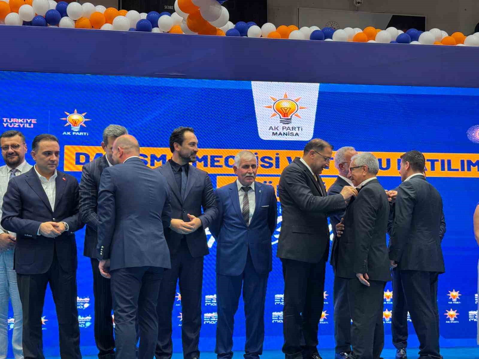 AK Parti’ye Manisa’da toplu katılım: 612 kişiye rozet takıldı 5 ak partiye manisada toplu katilim 612 kisiye rozet takildi 1 1Mj493uB