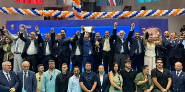 ak-partiye-manisada-toplu-katilim-612-kisiye-rozet-takildi-Ed9rBcT6.jpg
