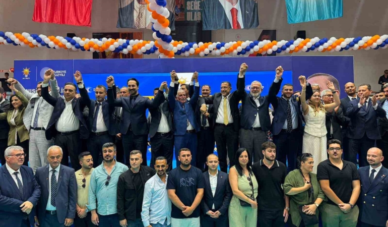 ak-partiye-manisada-toplu-katilim-612-kisiye-rozet-takildi-Ed9rBcT6.jpg