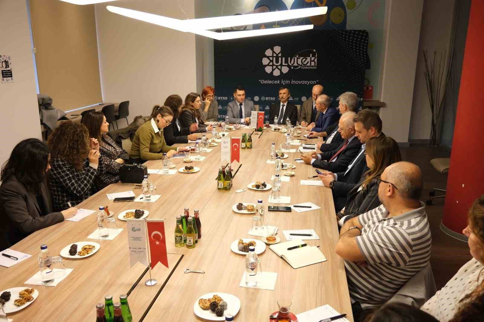 akademi ve is dunyasi ulutekte bir araya geldi 1 8psZ9TbX