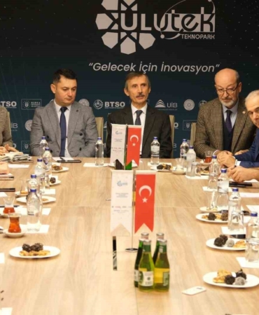 akademi-ve-is-dunyasi-ulutekte-bir-araya-geldi-2FZNeyAw.jpg