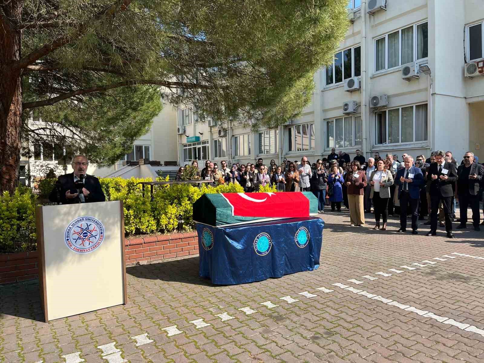 akademisyen dogan yavas fakultesi onunden dualarla ugurlandi 2 iKLiDyBU
