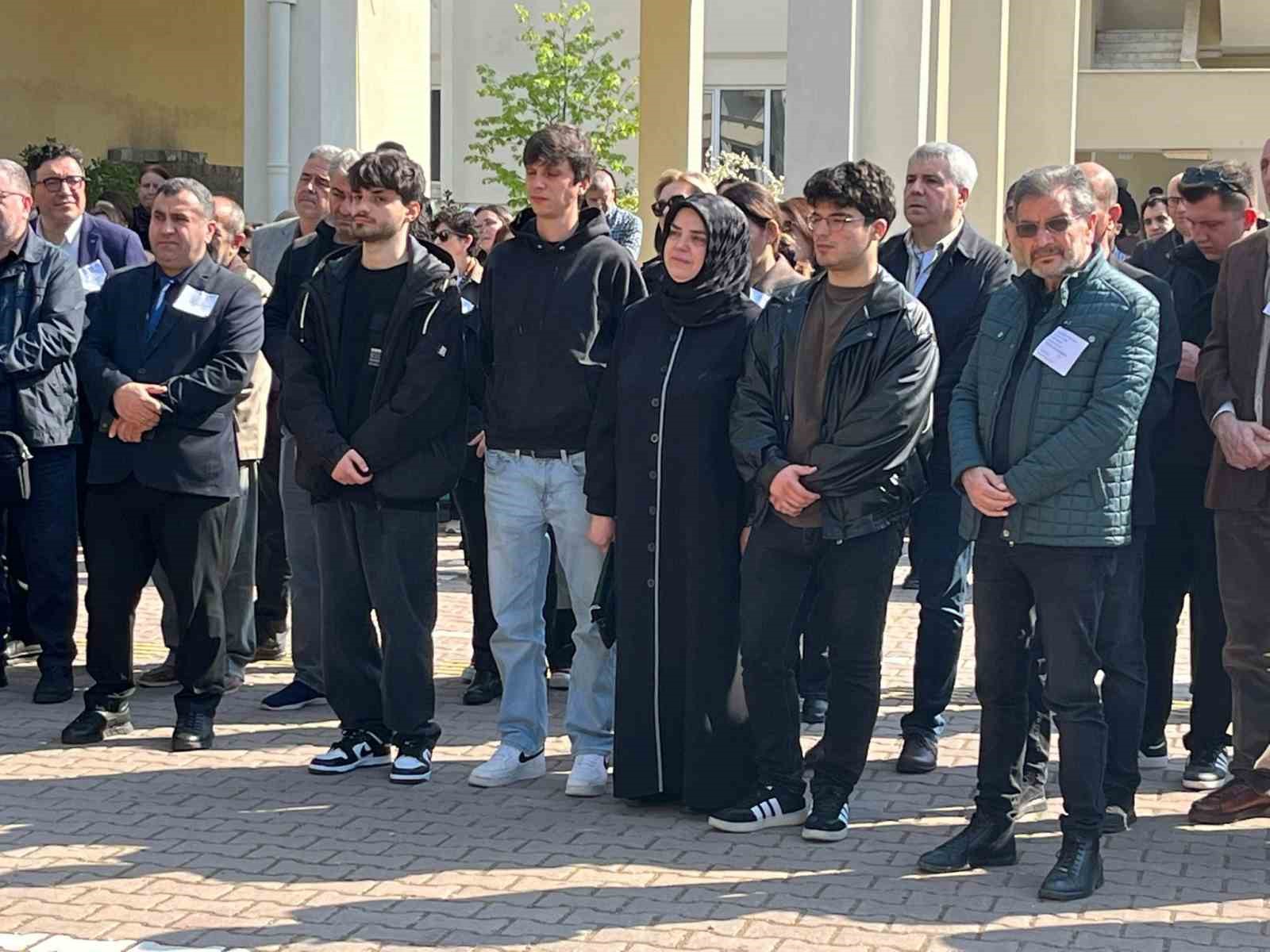 akademisyen dogan yavas fakultesi onunden dualarla ugurlandi 3 lX51TGnb