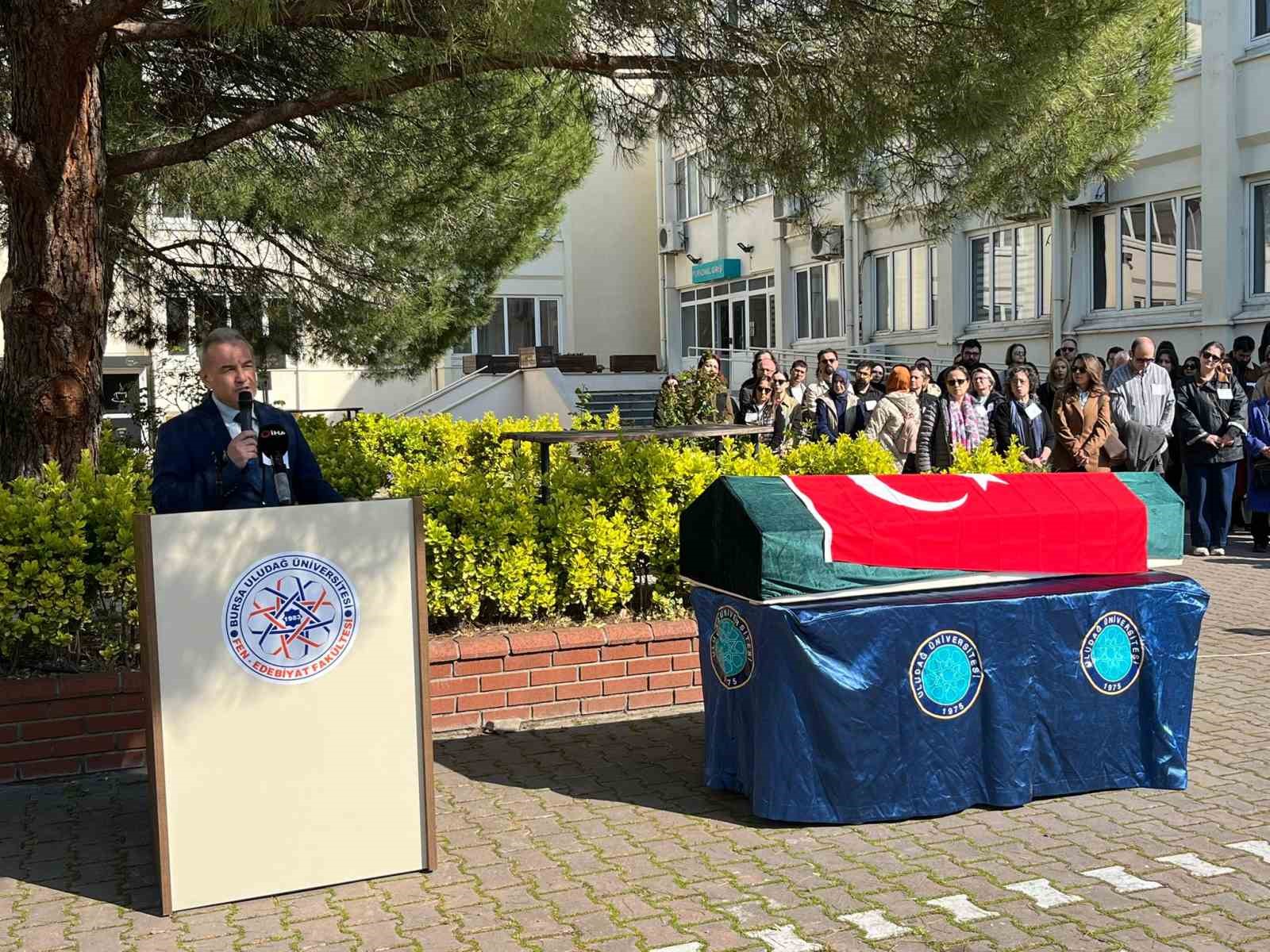 akademisyen dogan yavas fakultesi onunden dualarla ugurlandi 4 LrZRyneX
