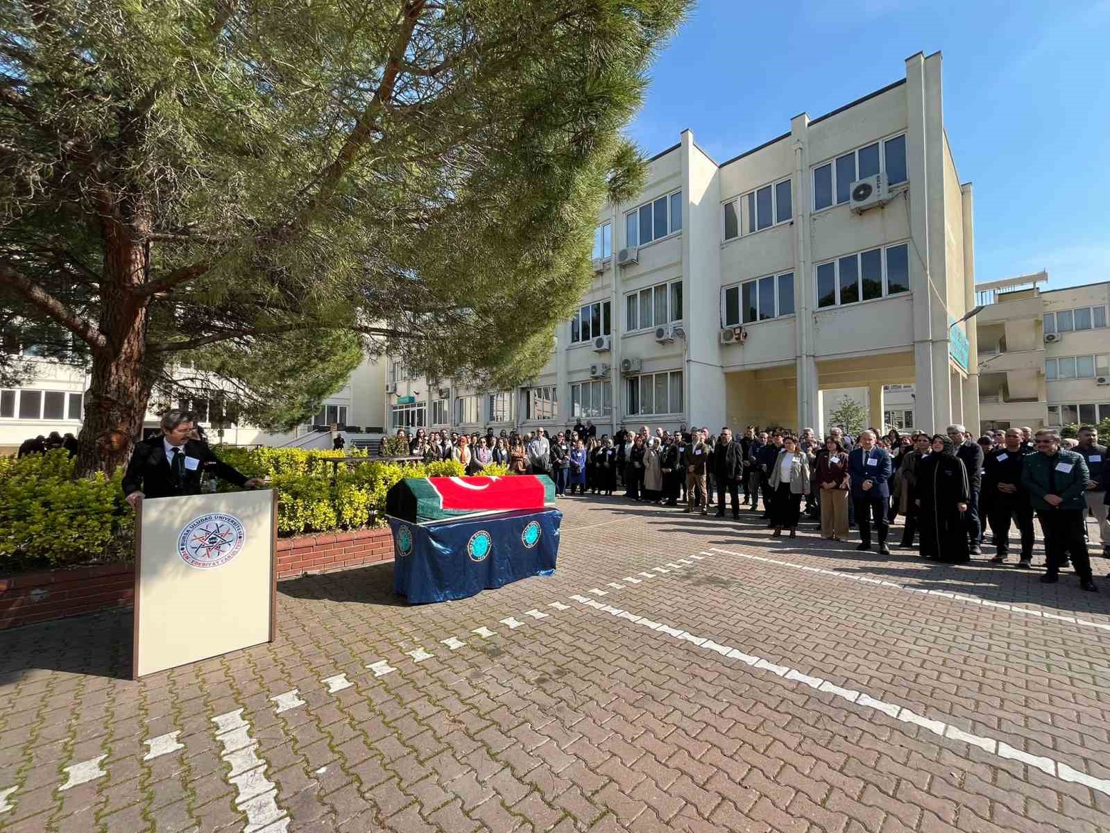 akademisyen dogan yavas fakultesi onunden dualarla ugurlandi 5 P3WNq5ap