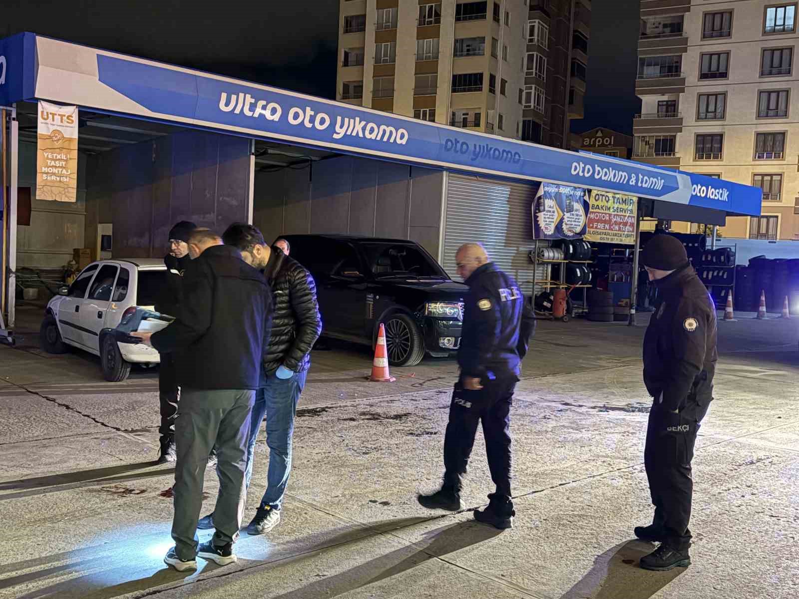 Akaryakıt istasyonun da bıçaklı kavga: 1 ölü, 2 yaralı 5 akaryakit istasyonun da bicakli kavga 1 olu 2 yarali 1 rQEbMX6J