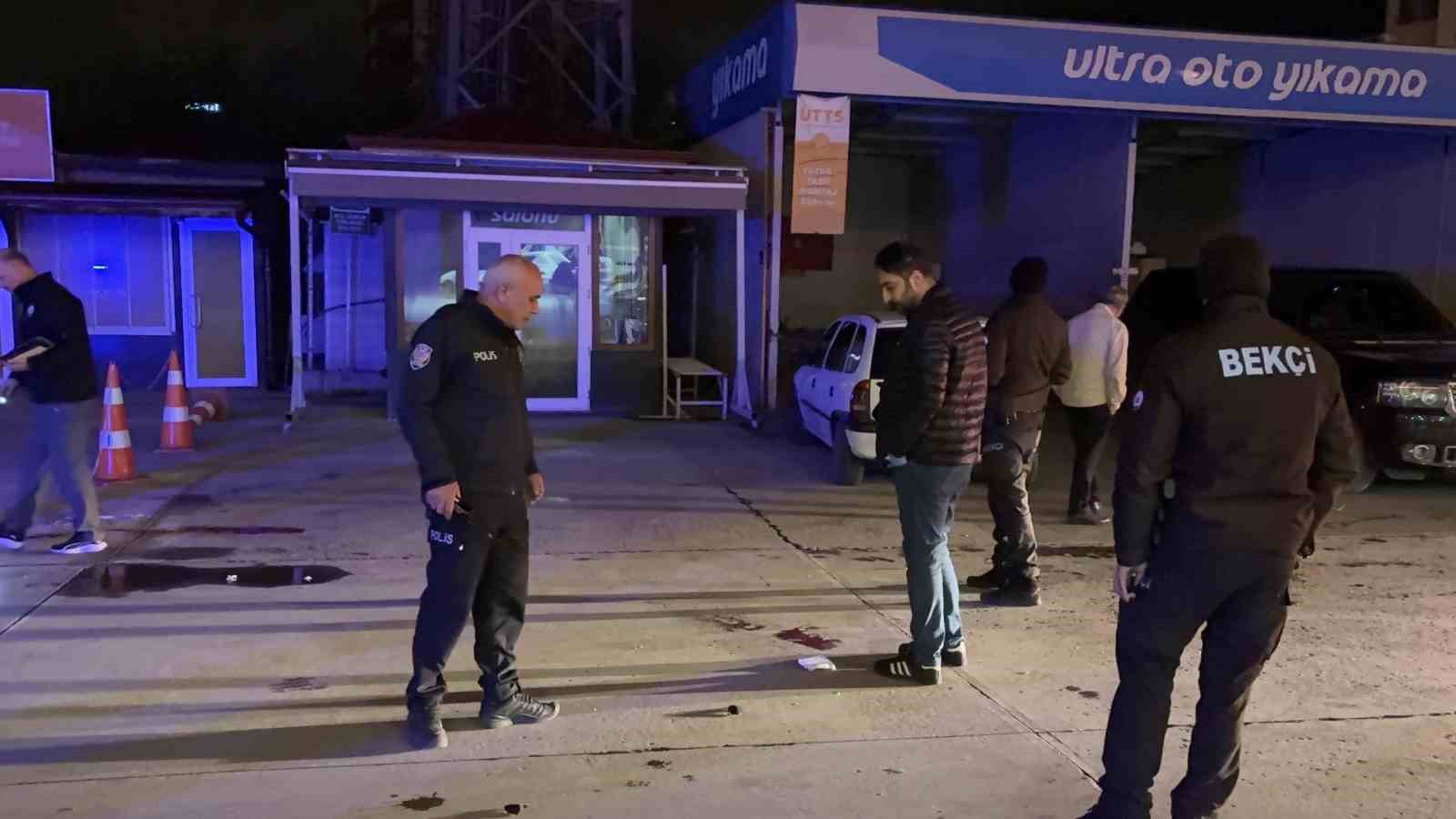 Akaryakıt istasyonun da bıçaklı kavga: 1 ölü, 2 yaralı 9 akaryakit istasyonun da bicakli kavga 1 olu 2 yarali 5 dGSDZglD