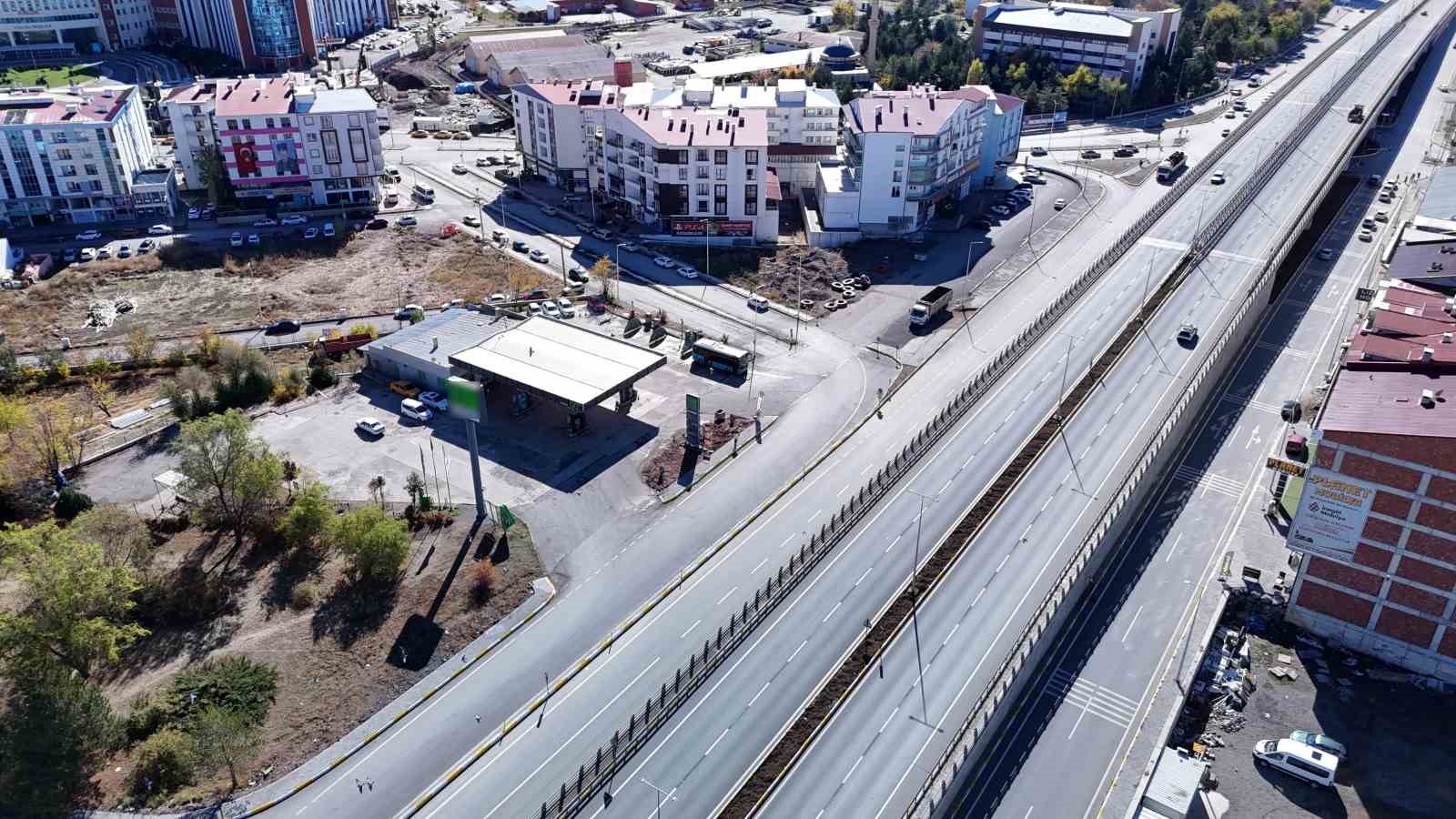 akaryakit istasyonuna giden yollar kapatildi isletmecisi ucan arabalar istedi 1 uMvdrDOE