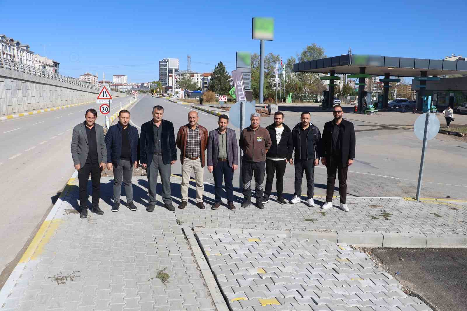 akaryakit istasyonuna giden yollar kapatildi isletmecisi ucan arabalar istedi 5 ZdHfyzTe