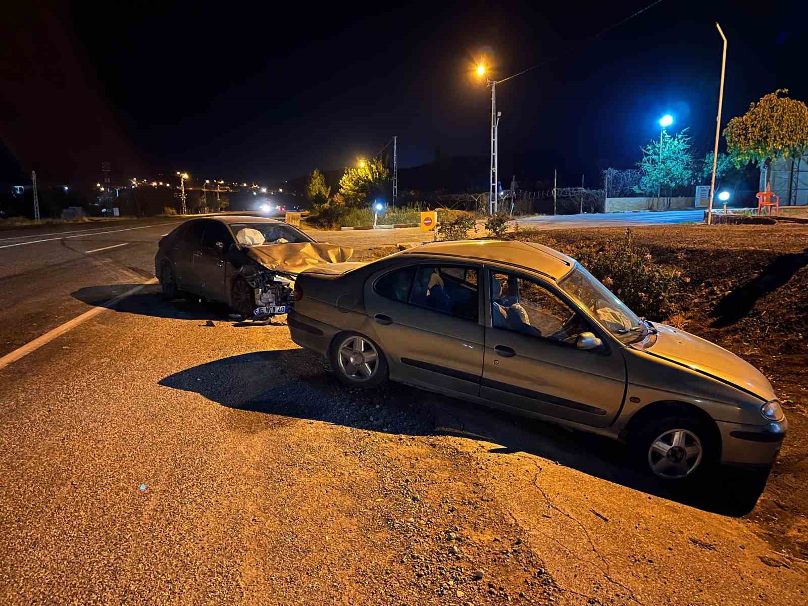 Akaryakıt istasyonuna girmek isteyen araç bir başka araçla çarpıştı: 1’i ağır 8 yaralı 7 akaryakit istasyonuna girmek isteyen arac bir baska aracla carpisti 1i agir 8 yarali 3 eTGXyjHg