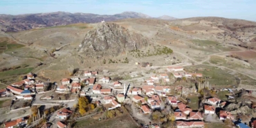akcakale-su-kuyusu-ve-kus-bakisi-manzarasiyla-turist-cekiyor-apg8sS1O.jpg