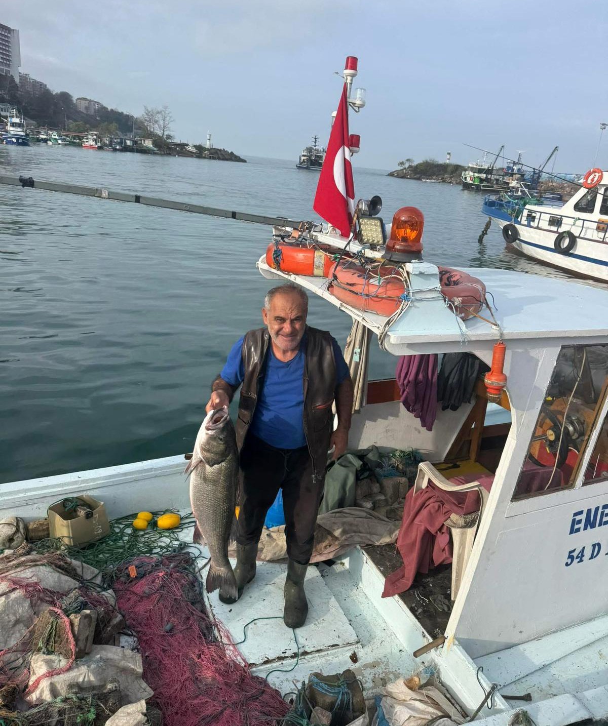 akcakocada balikci agina 10 kiloluk levrek takildi 0 KTS7nQnh