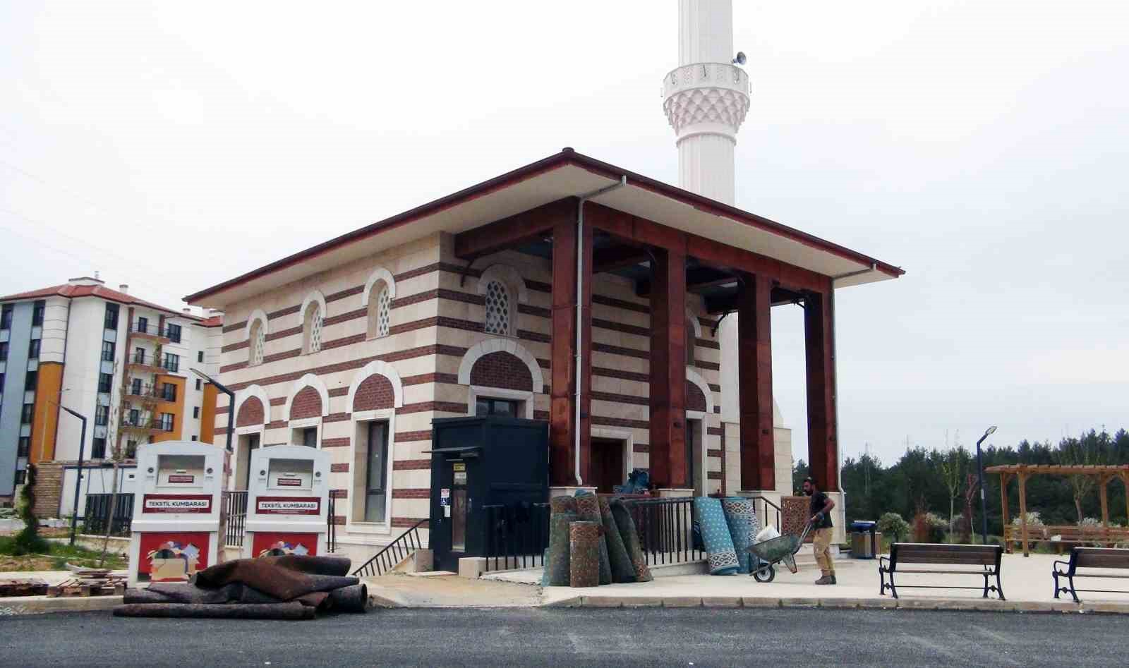 akcaova toki camisinde eksikler gideriliyor ibadete acilis yakin 2