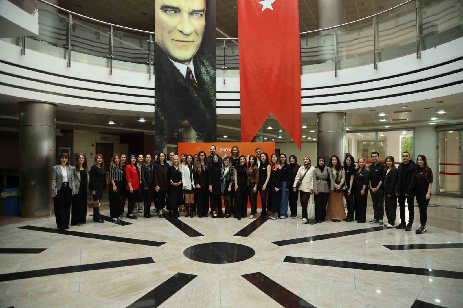 akcoat ve sauden kadinlar icin birlikte gucluyuz mesaji 4 XfjvUBvM