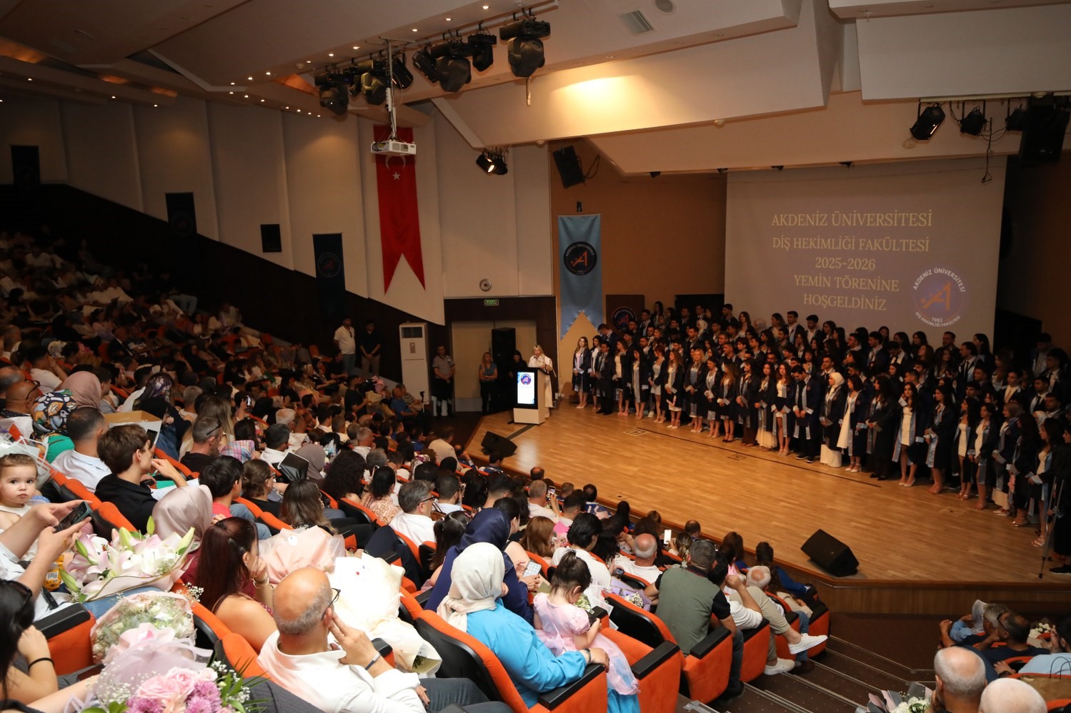 akdeniz universitesinde dis hekimleri mezun oldu 1 bXNcIlVU