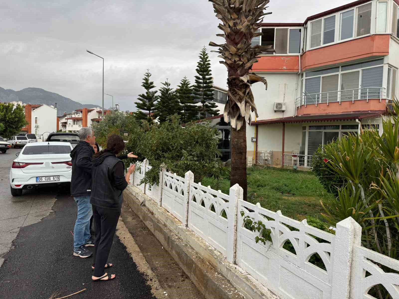 akdenizde hortum kiyi seridini vurdu is yerleri ve evler zarar gordu 3 HN977JGE