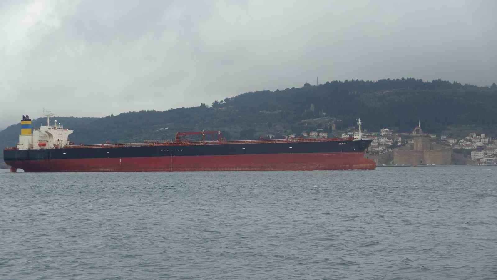 Akdeniz’de İHA ile vurulan, Bozcaada’da fırtına nedeniyle karaya oturan tanker bakım için Yalova’ya götürülüyor 9 akdenizde iha ile vurulan bozcaadada firtina nedeniyle karaya oturan tanker bakim icin yalovaya goturuluyor VkESsleL