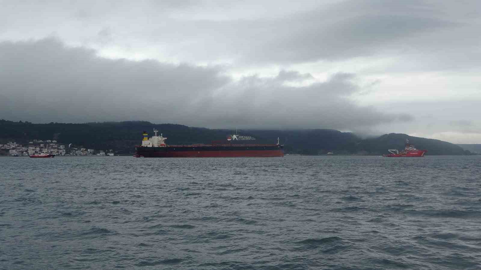 Akdeniz’de İHA ile vurulan, Bozcaada’da fırtına nedeniyle karaya oturan tanker bakım için Yalova’ya götürülüyor 5 akdenizde iha ile vurulan bozcaadada firtina nedeniyle karaya oturan tanker bakim icin yalovaya goturuluyor b2i568hc