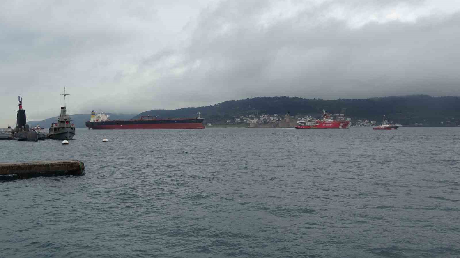 Akdeniz’de İHA ile vurulan, Bozcaada’da fırtına nedeniyle karaya oturan tanker bakım için Yalova’ya götürülüyor 8 akdenizde iha ile vurulan bozcaadada firtina nedeniyle karaya oturan tanker bakim icin yalovaya goturuluyor hOV734tE
