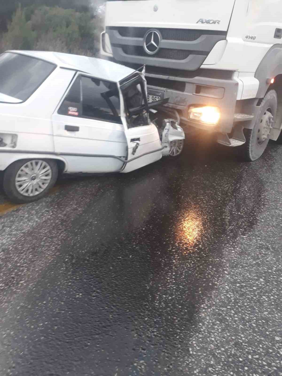 Akhisar’da kamyon ile otomobil kafa kafaya çarpıştı: 1 ölü, 1 yaralı 5 akhisarda kamyon ile otomobil kafa kafaya carpisti 1 olu 1 yarali 1 PGazgdfp