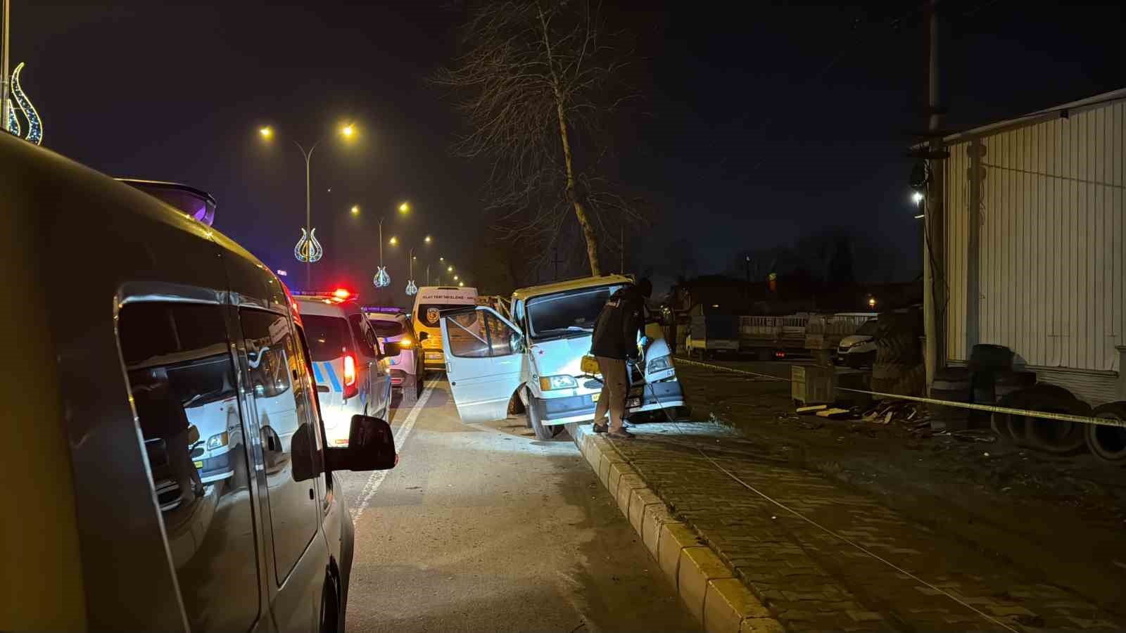 akil almaz kaza kamyonetler carpisti savrulan stepne yayayi agir yaraladi 7 lwOAKgj7