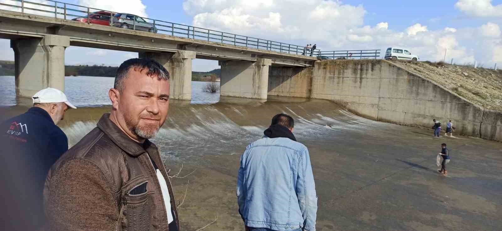 akintiya kapilan baliklari yakalamak icin birbirleriyle yaristilar 1 P3cOLJbg