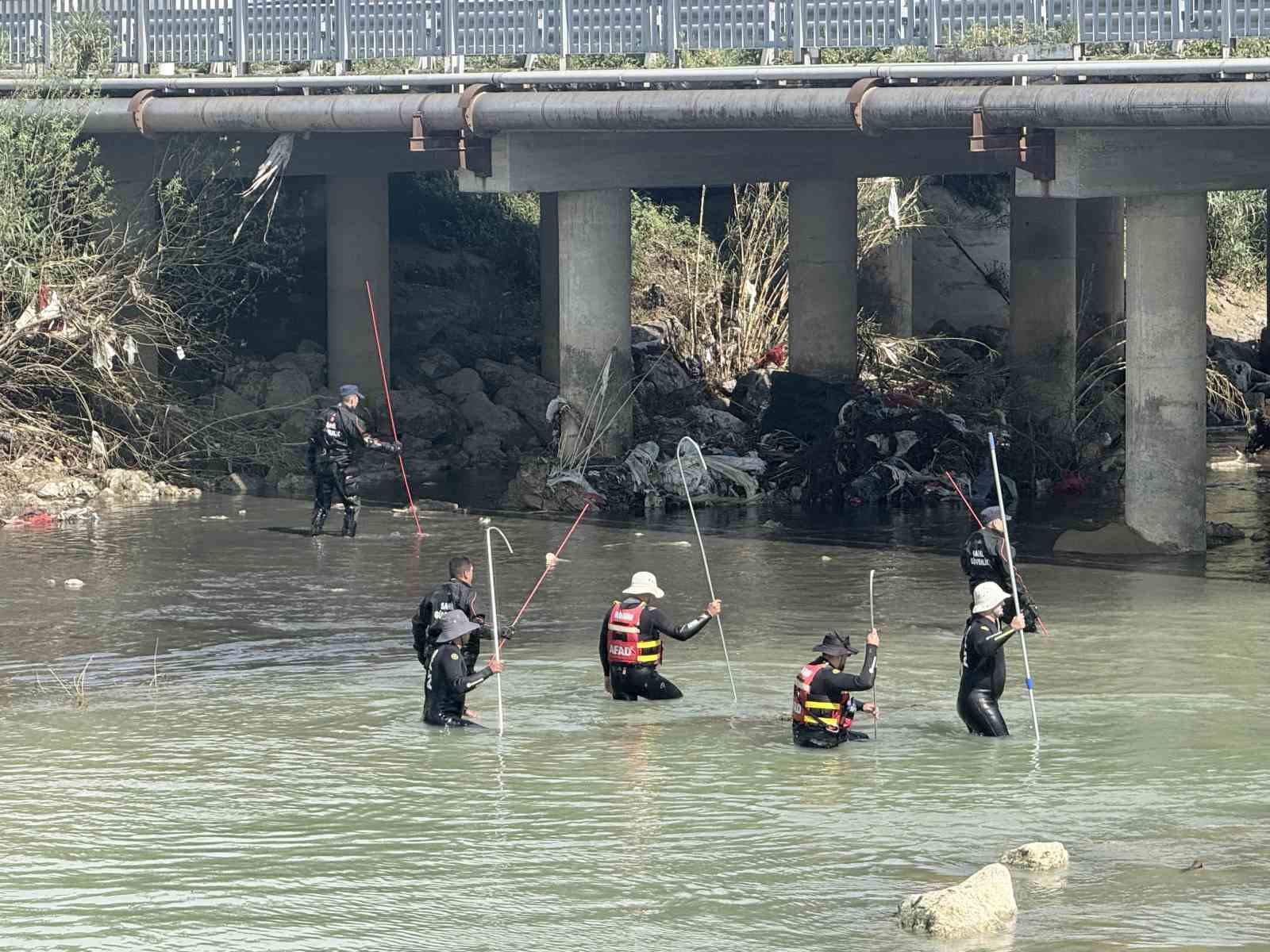 akintiya kapilan genci arama calismalari 8 gununde suruyor 1 AyzVGh4M